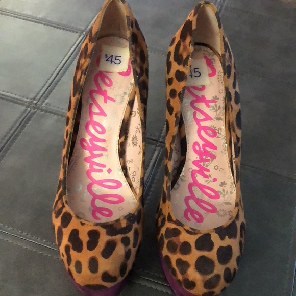 Betseyville Cheetah Leopard Purple Floral Pumps - Picture 2 of 4